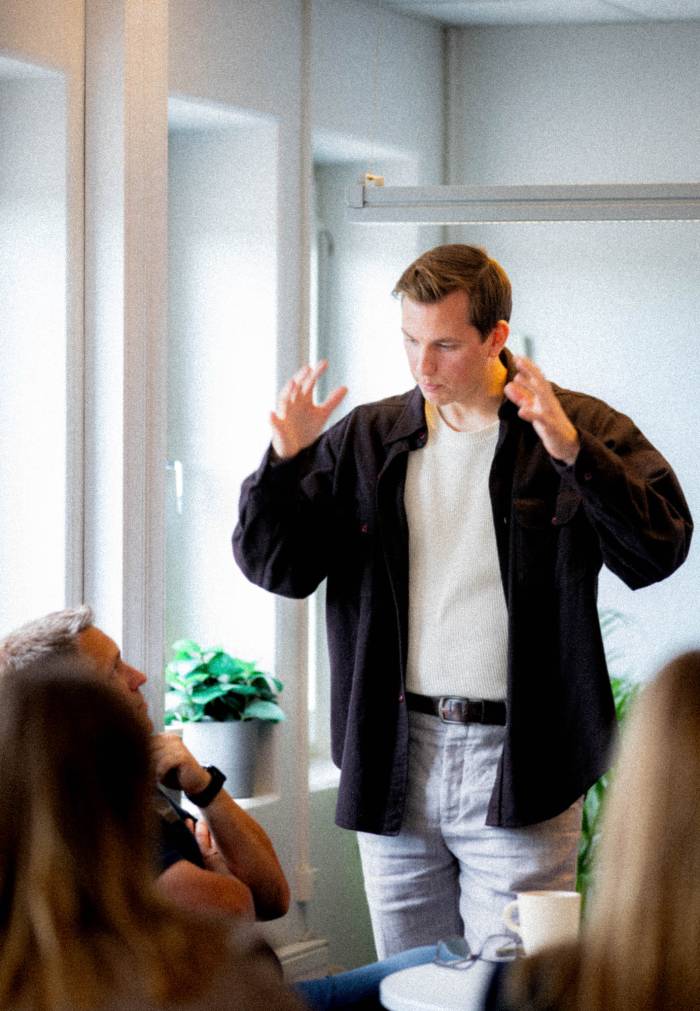 Theo Zätterström presenterar